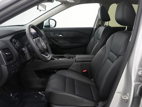 Used 2024 Nissan Rogue SV w/ SV Premium Package image 15