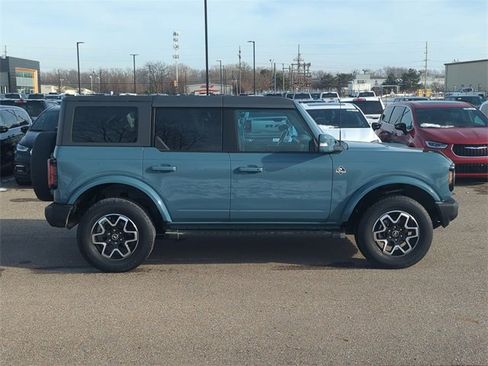 Used 2022 Ford Bronco Outer Banks image 2