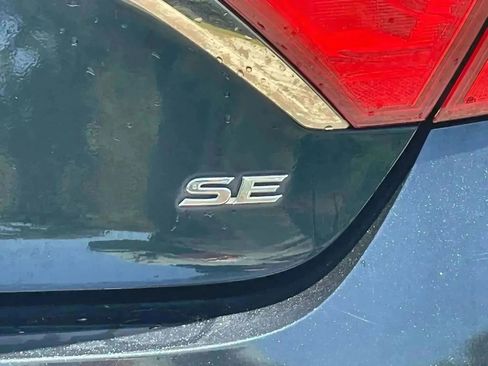 Used 2016 Toyota Camry SE image 3