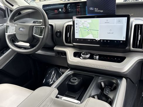 Certified 2025 Ford Expedition Active AWD/4WD image 3