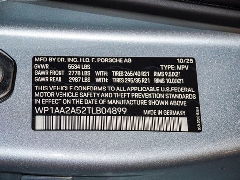 Certified 2026 Porsche Macan AWD/4WD image 30
