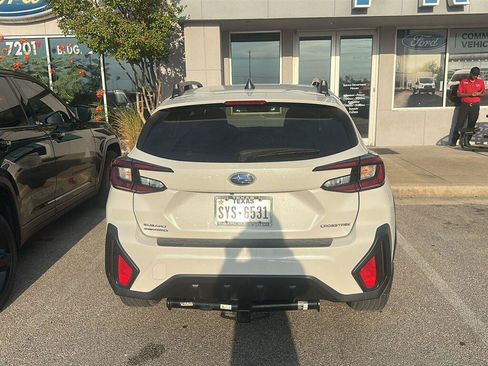 Used 2024 Subaru Crosstrek 2.0i Premium AWD/4WD image 2