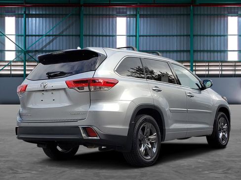 Used 2018 Toyota Highlander Limited Platinum image 5