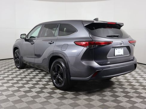 Used 2023 Toyota Highlander LE image 7