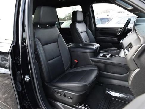 Used 2024 Chevrolet Suburban LT image 20