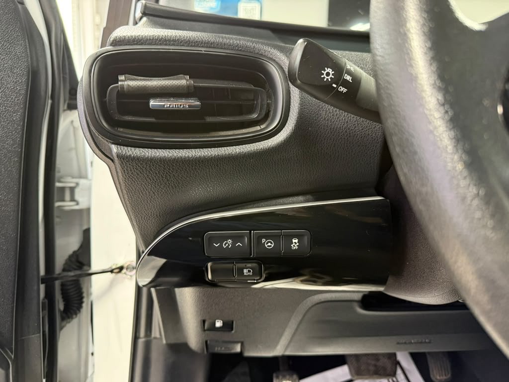 Used 2022 Toyota Prius LE FWD image 17