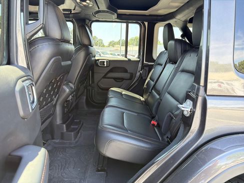 Used 2022 Jeep Wrangler Unlimited Rubicon w/ Xtreme Recon 35" Tire Package AWD/4WD image 11