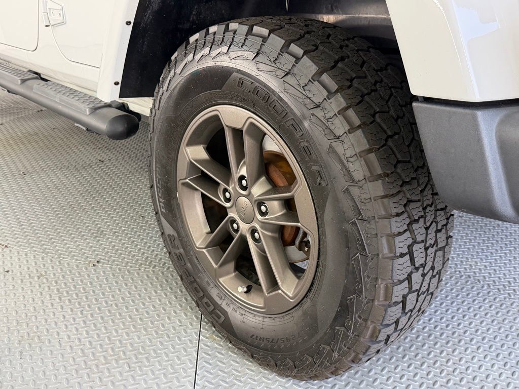 Used 2017 Jeep Wrangler Unlimited Sahara AWD/4WD image 52