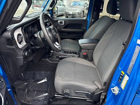 Used 2024 Jeep Wrangler Unlimited Sahara AWD/4WD image 14