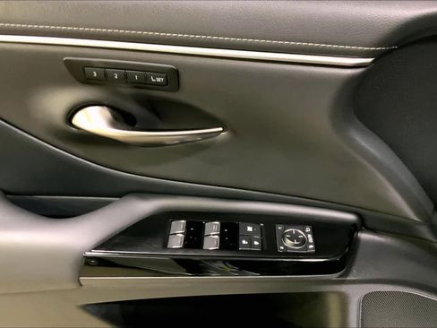 Used 2025 Lexus ES 350 w/ Premium Package image 34