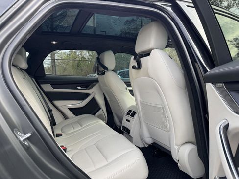 Used 2024 Jaguar F-PACE R-Dynamic S image 27