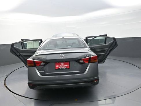 Used 2024 Nissan Altima 2.5 SV image 12