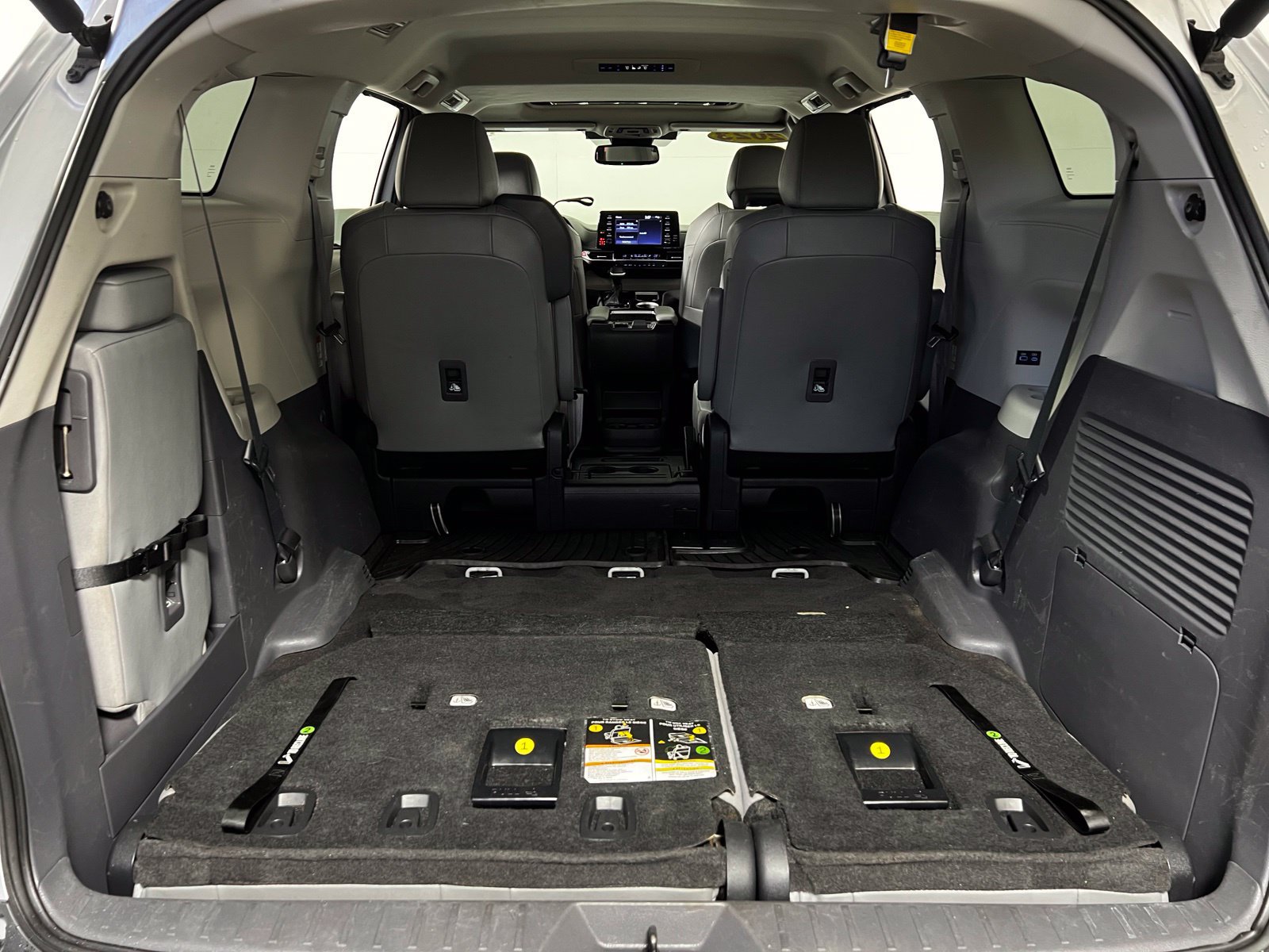 Certified 2023 Toyota Sienna XLE FWD image 28