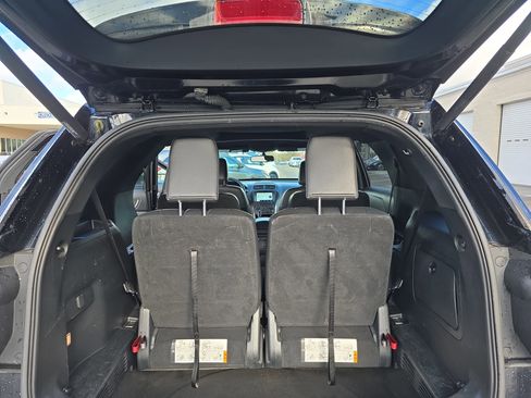 Used 2018 Ford Explorer XLT w/ Equipment Group 202A image 14