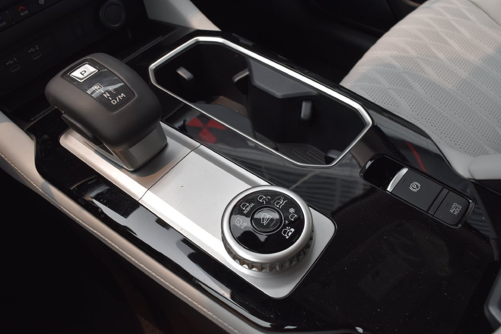 New 2025 Mitsubishi Outlander AWD image 20