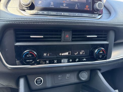 Used 2023 Nissan Rogue SV image 31