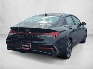 Used 2025 Hyundai Elantra Limited FWD video 2