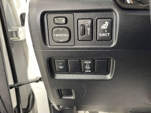 Used 2018 Toyota 4Runner SR5 Premium AWD/4WD image 15