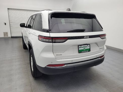 Used 2023 Jeep Grand Cherokee Laredo image 6