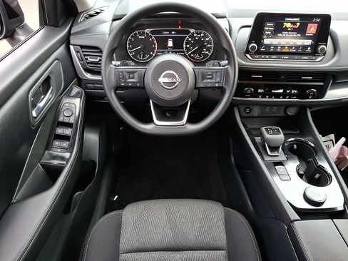 Used 2024 Nissan Rogue SV AWD/4WD image 12