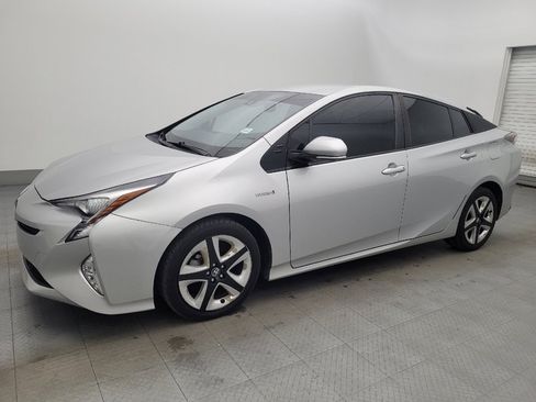 Used 2017 Toyota Prius Four Touring image 2