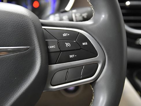 Used 2023 Chrysler Voyager LX FWD image 17