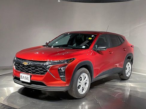 Used 2024 Chevrolet Trax LS w/ Driver Confidence Package image 8