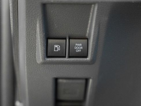 Used 2023 Toyota Sienna LE FWD image 35