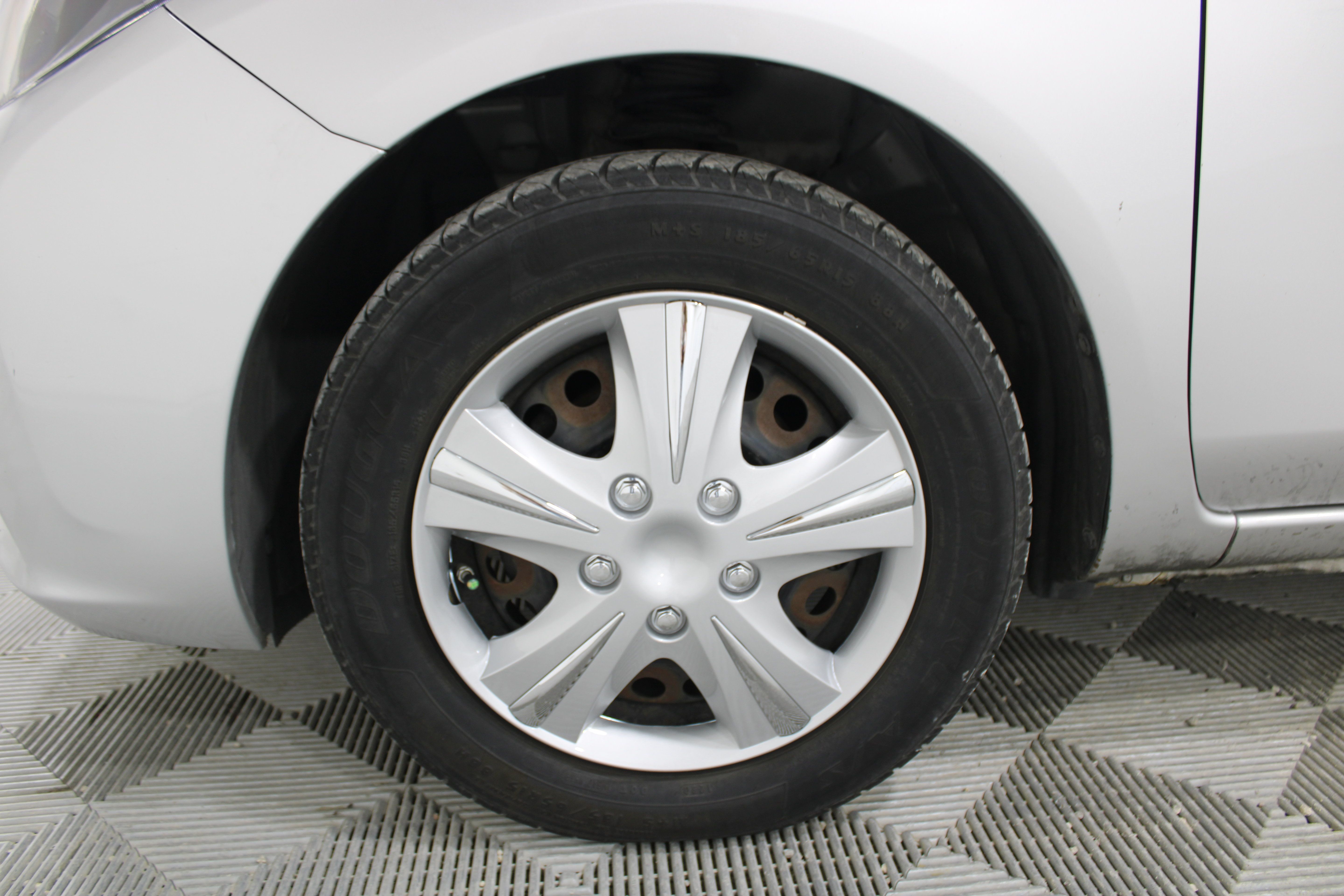 Used 2014 Nissan Versa S Plus FWD image 27