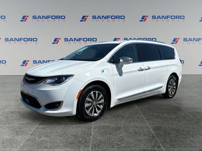 Used 2020 Chrysler Pacifica Limited w/ Advanced Safetytec Group