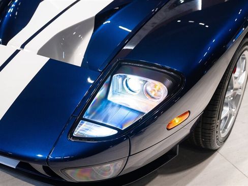 Used 2006 Ford GT RWD image 21