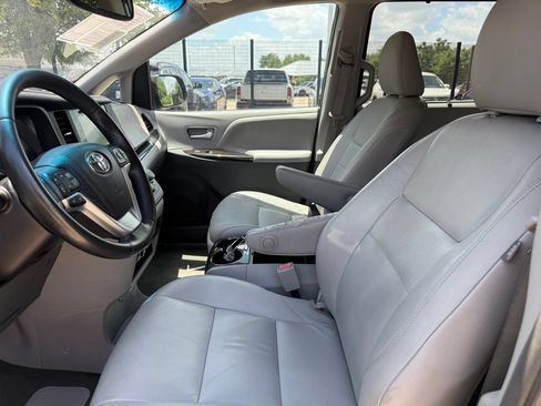 Used 2015 Toyota Sienna XLE w/ XLE Navigation Package FWD image 13