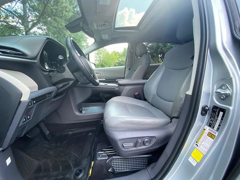 Certified 2021 Toyota Sienna XLE FWD image 11