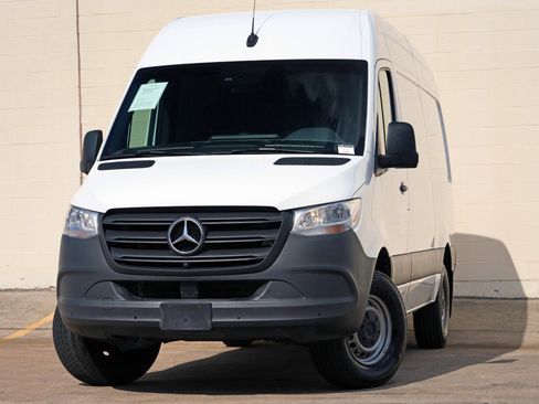 Used 2023 Mercedes-Benz Sprinter 2500 image 3