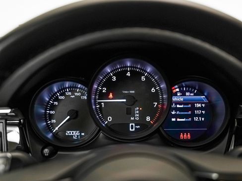 Used 2024 Porsche Macan w/ Premium Plus Package image 18