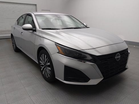 Used 2023 Nissan Altima 2.5 SV image 13