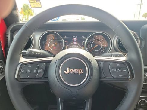 Used 2023 Jeep Gladiator Sport AWD/4WD image 19