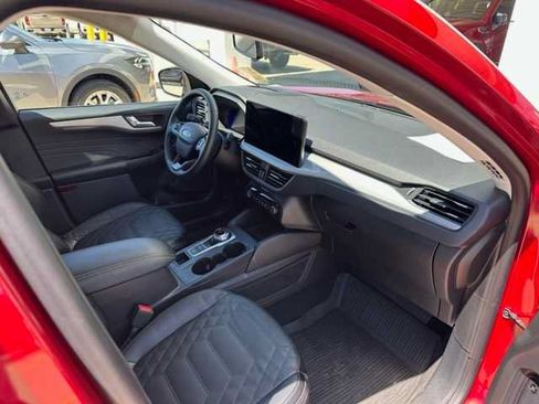 Used 2023 Ford Escape Platinum w/ Premium Technology Package AWD/4WD image 9