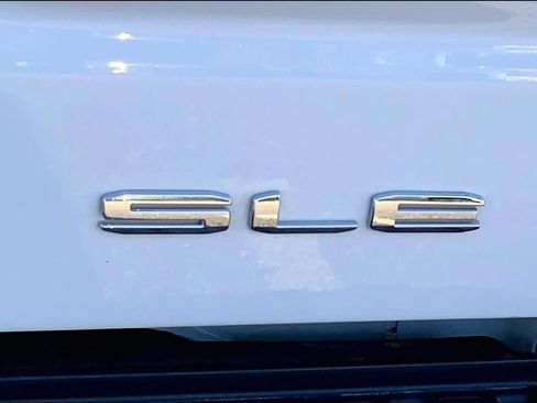 Used 2024 GMC Sierra 1500 SLE image 9