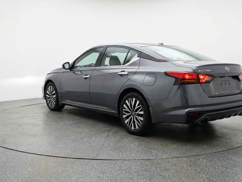Used 2025 Nissan Altima 2.5 SV FWD image 6