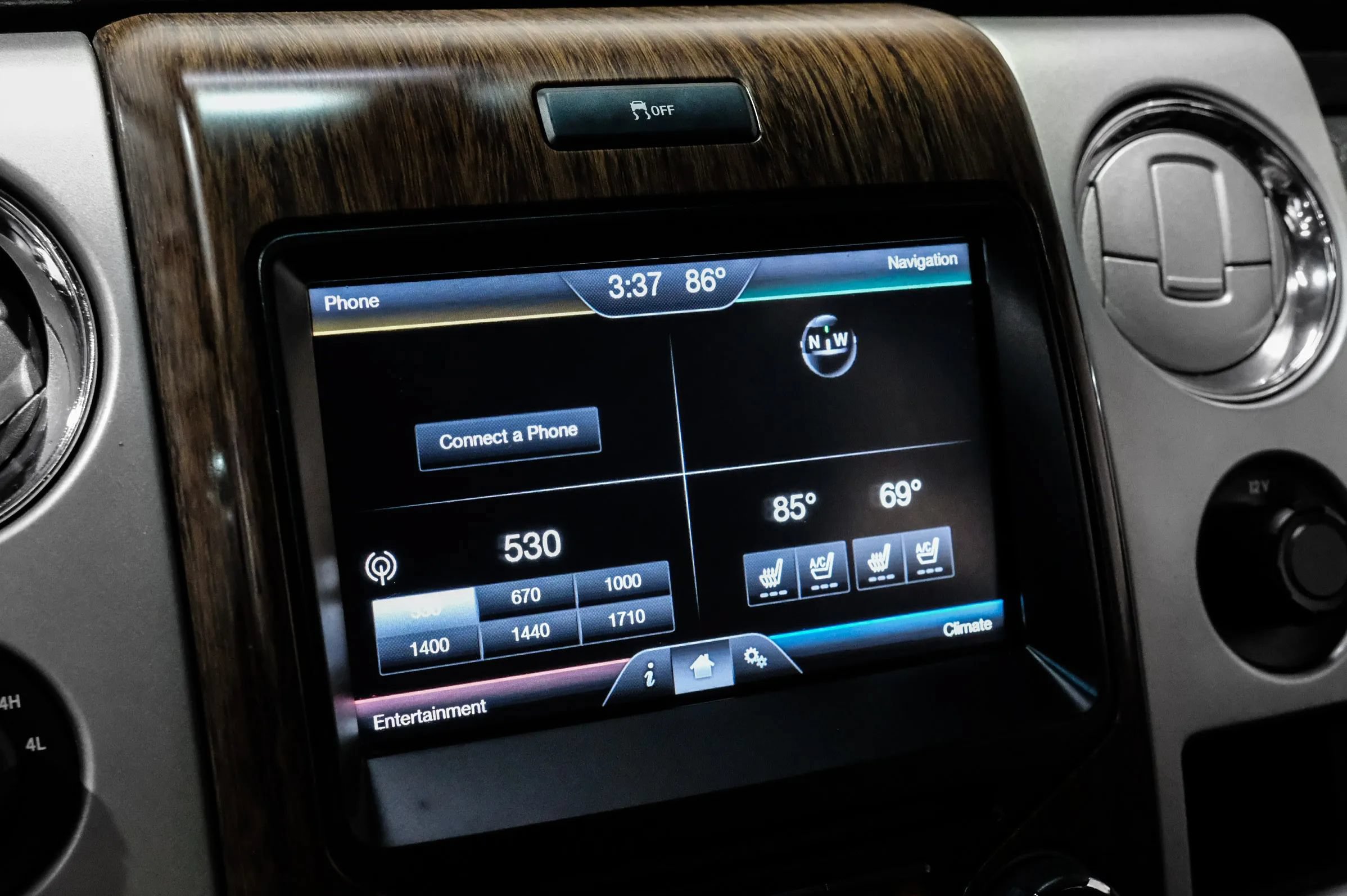 Used 2014 Ford F150 Lariat w/ Equipment Group 502A Luxury AWD/4WD image 33