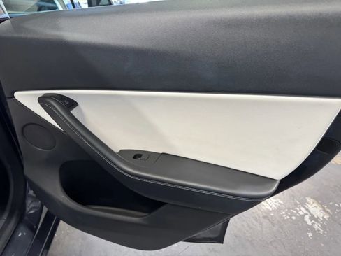 Used 2021 Tesla Model Y Long Range image 9