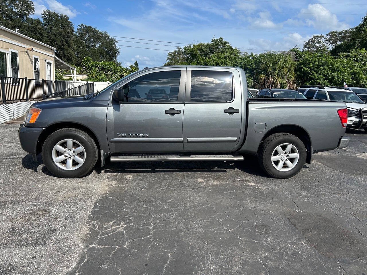 Used 2014 Nissan Titan SV w/ SV Value Truck Package RWD image 5