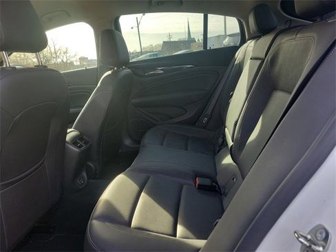 Used 2018 Buick Regal Essence image 27