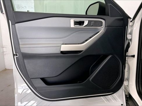 Used 2021 Ford Explorer XLT w/ Equipment Group 202A RWD image 20