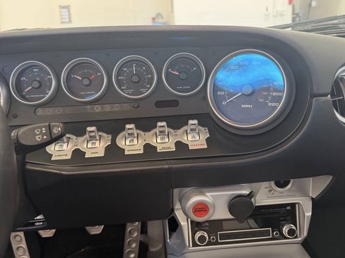 Used 2006 Ford GT RWD image 36