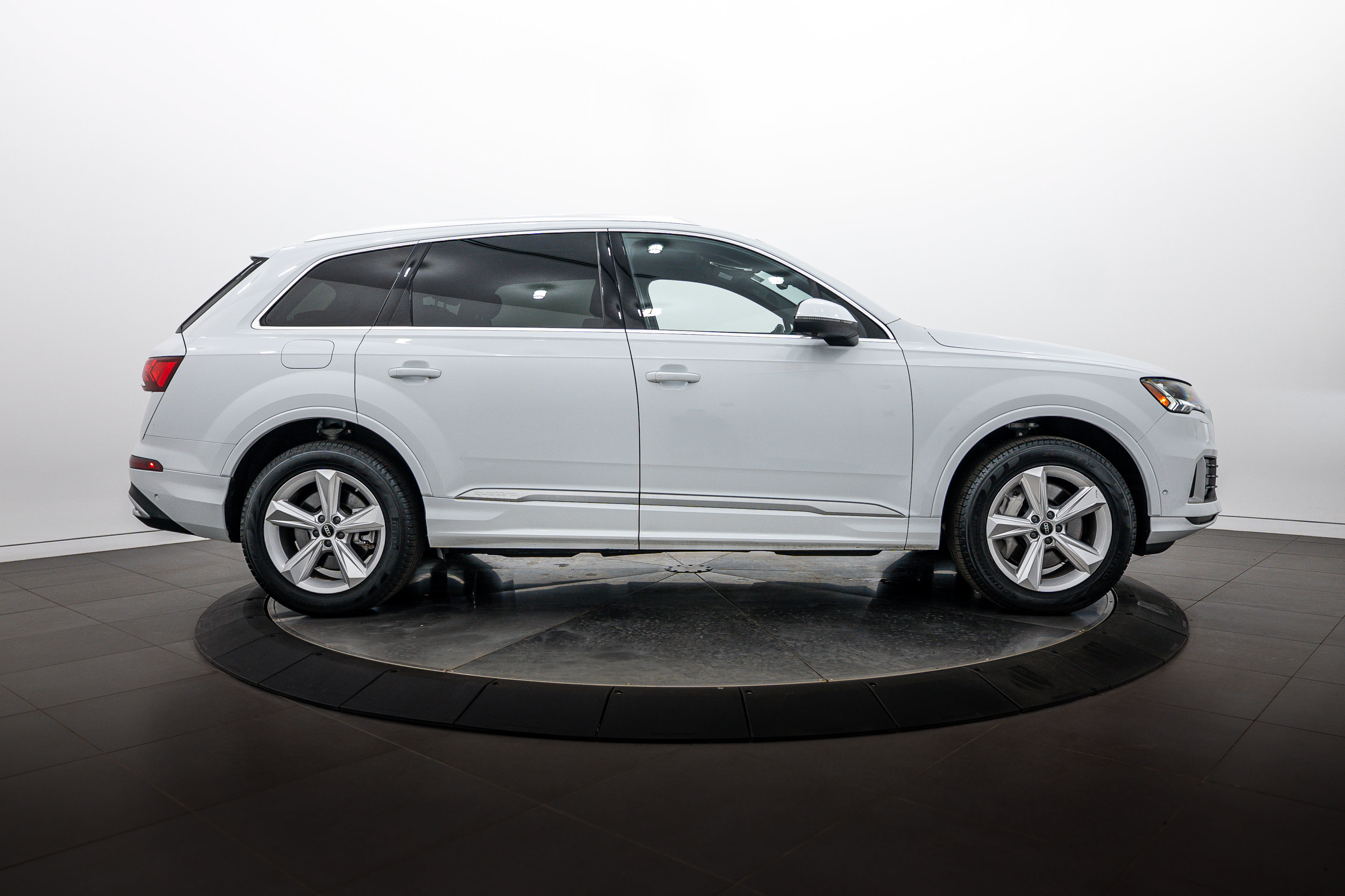 Certified 2023 Audi Q7 2.0T Premium Plus w/ Premium Plus Package AWD/4WD image 3