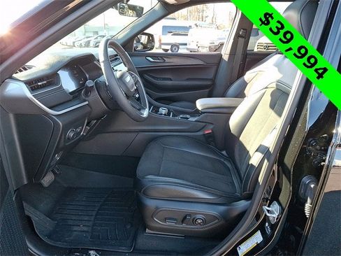Used 2025 Jeep Grand Cherokee L Altitude image 15