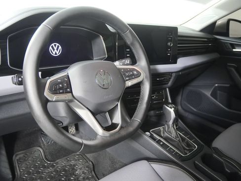 Used 2025 Volkswagen Jetta SE FWD image 12