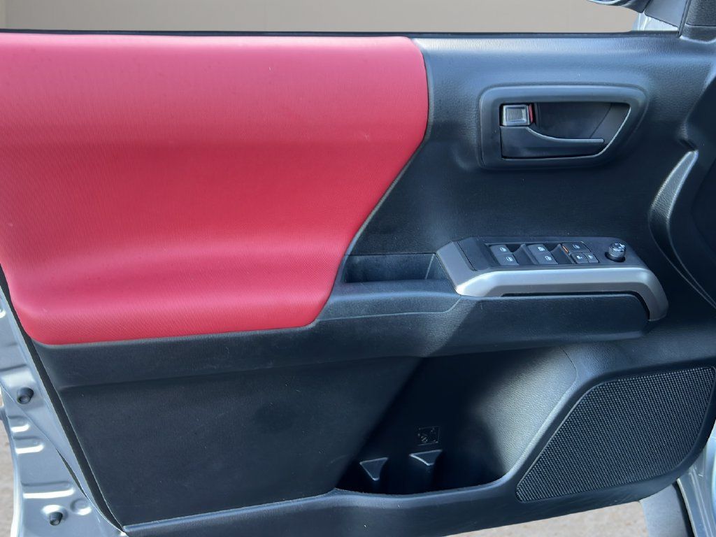 Certified 2021 Toyota Tacoma SR5 RWD image 9